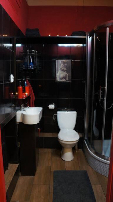 Apartment Vintage Bdsm Kinky - Entire 65m2 Space For Up To 6-guests - Fully Equipped *