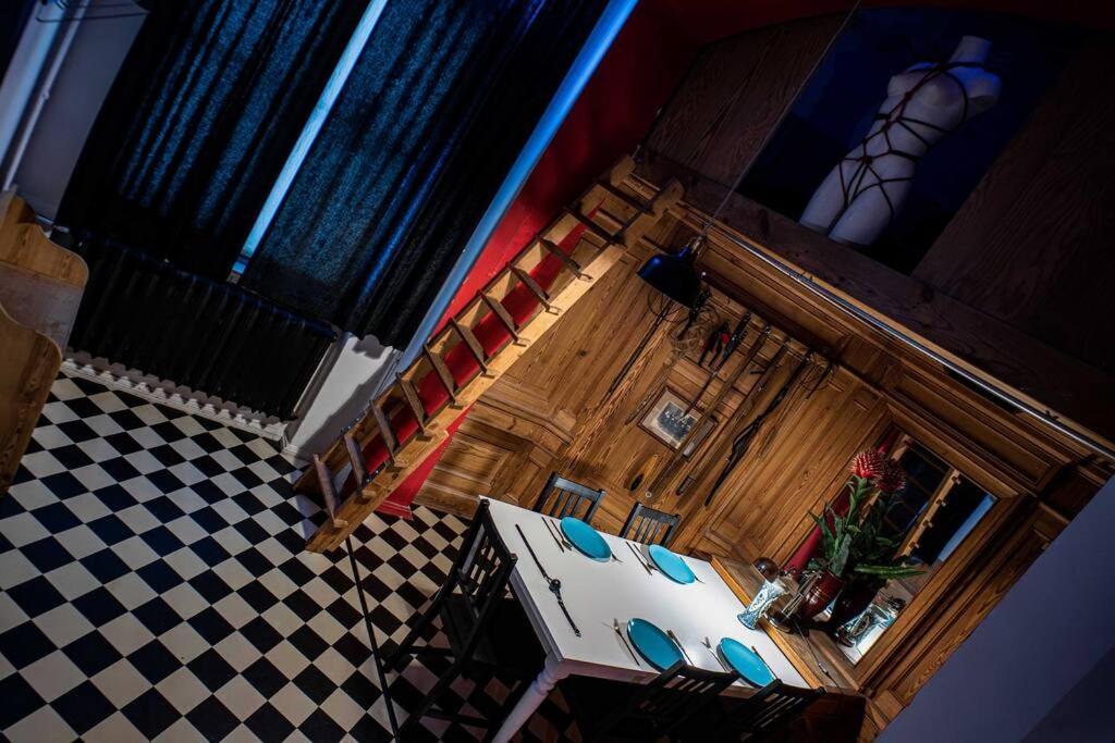 Vintage Bdsm Kinky - Entire 65m2 Space For Up To 6-guests - Fully Equipped