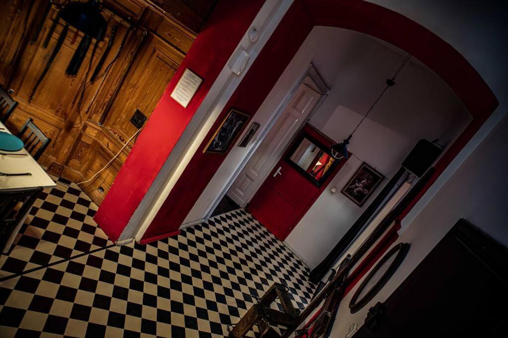 Apartment Vintage Bdsm Kinky - Entire 65m2 Space For Up To 6-guests - Fully Equipped Wroclaw