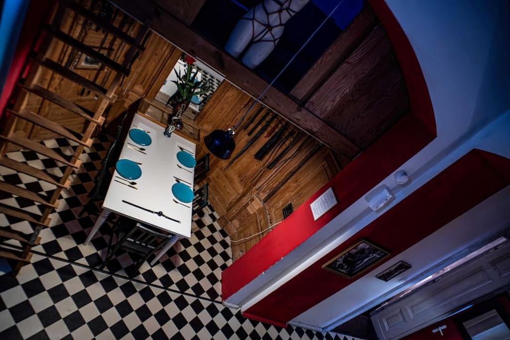 Vintage Bdsm Kinky - Entire 65m2 Space For Up To 6-guests - Fully Equipped